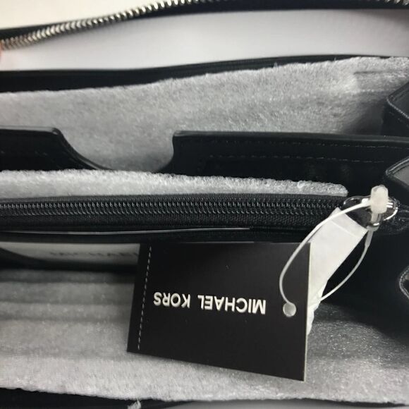Michael Kors Cooper Tech Zip Around NWT - Picture 8 of 8